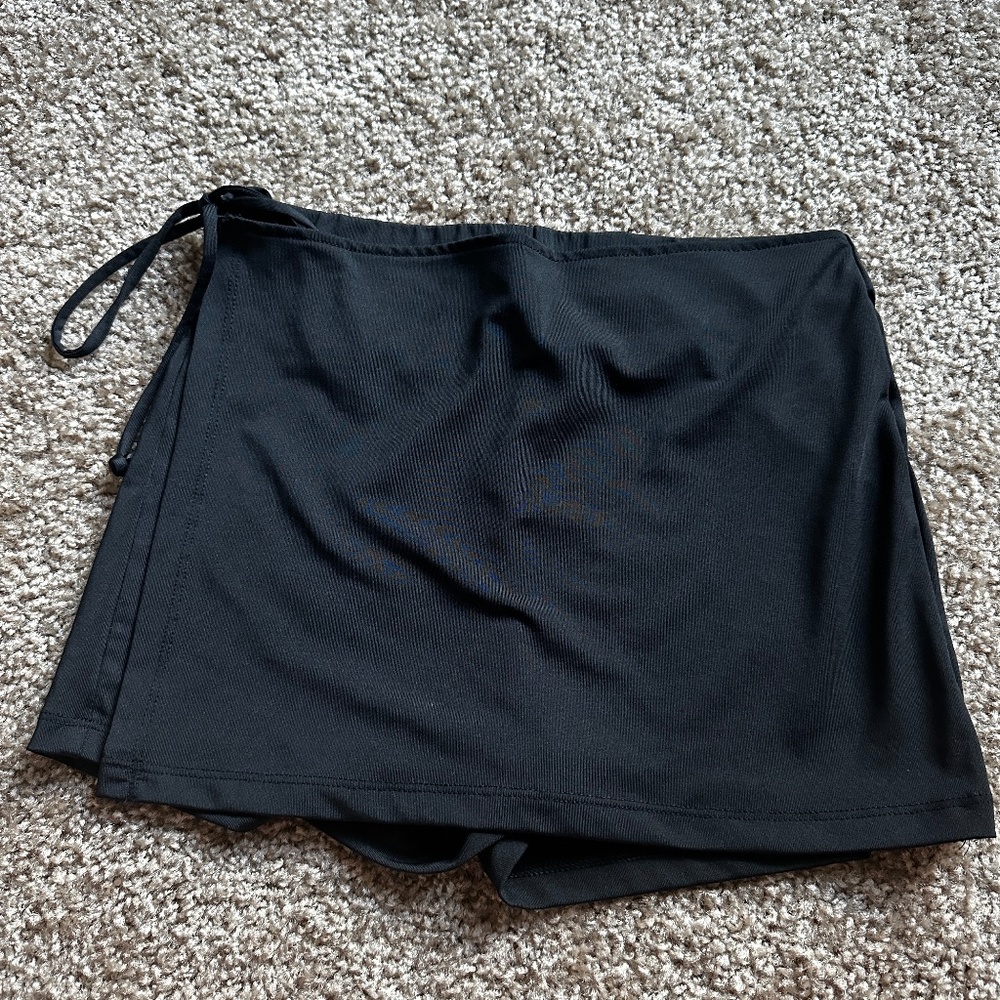 Forever 21 brand black skort with tie on side size S